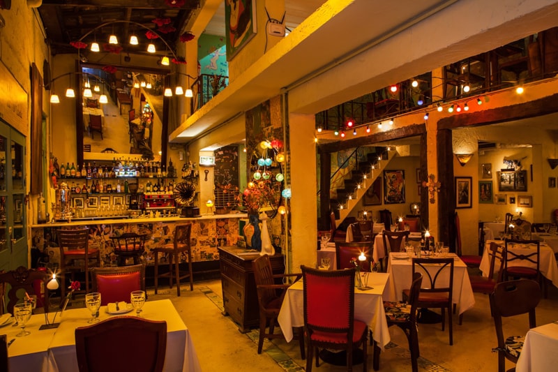 Imagem do salão do Bistrô Ruella, restaurante da Vila Olímpia com gastronomia fina e intimista.